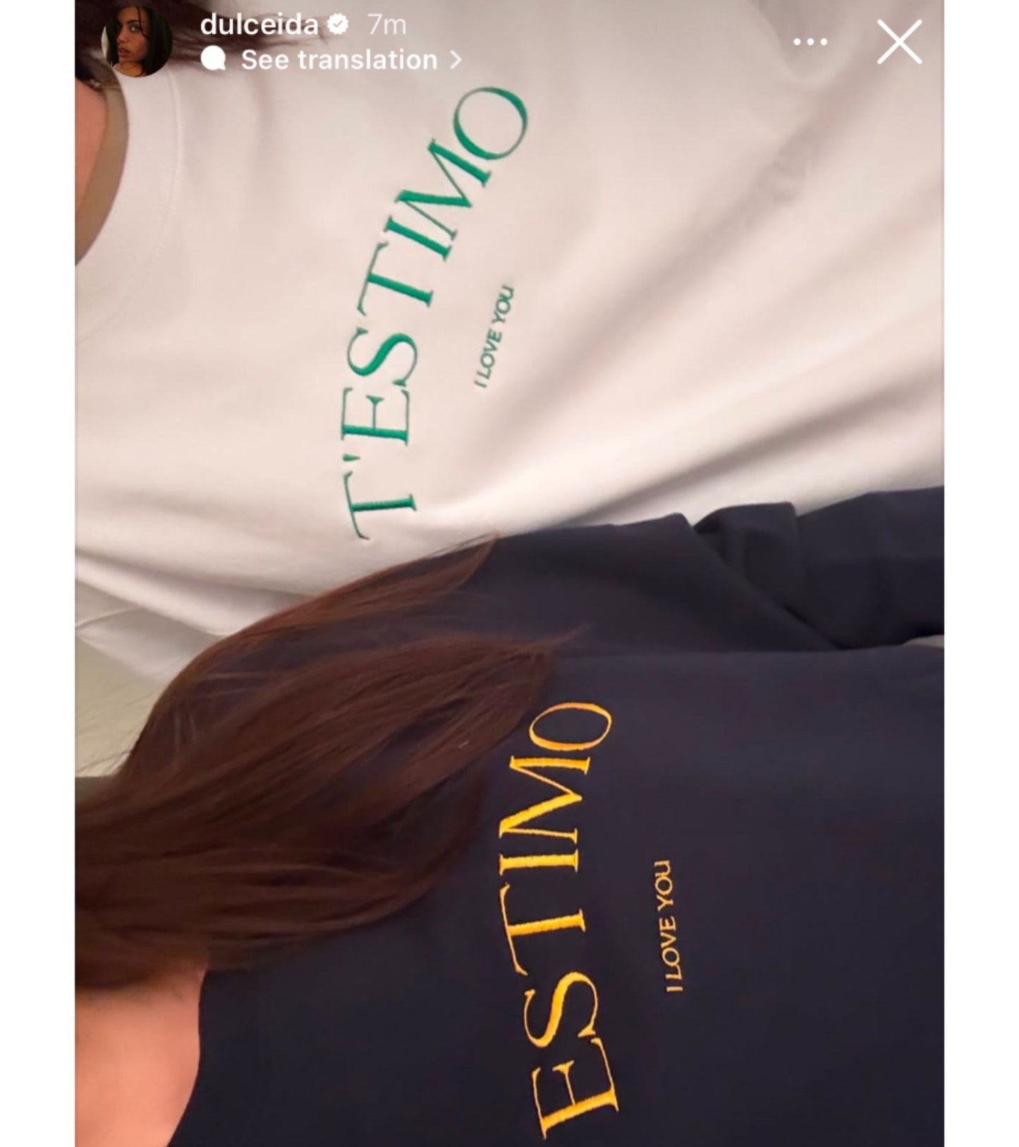 Dessuadora unisex amb el text "T'ESTIMO" brodat en minimalista, disseny elegant de Catalan Words que han lluït influencers com Laura Escanes i Dulceida.