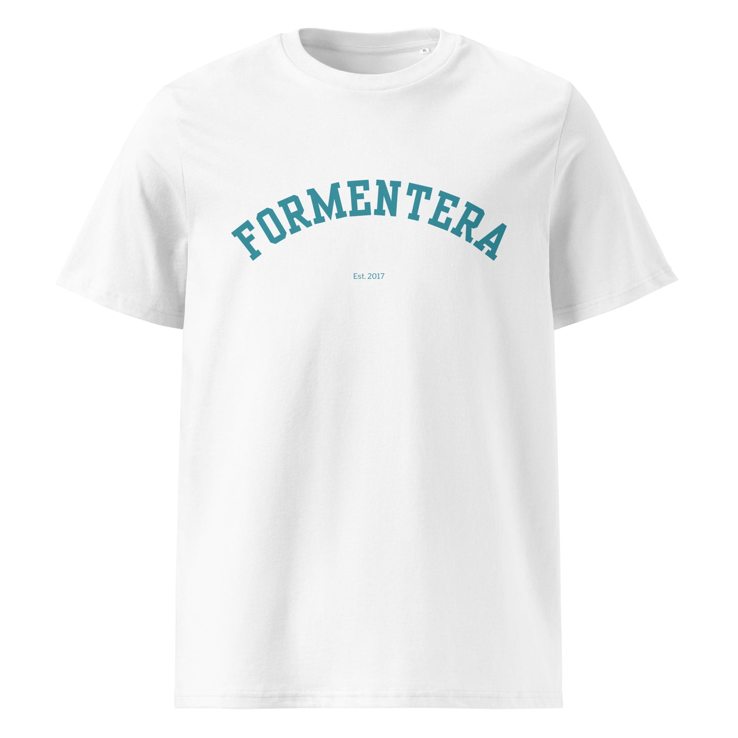 Samarreta blanca amb el nom “Formentera” en turquesa clar, disseny tipus varsity outline.