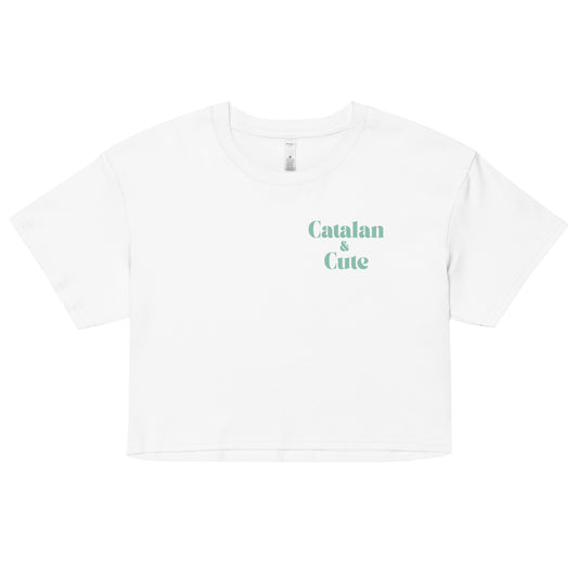 Crop top amb el text "Catalan & Cute" en tipografia arrodonida i estil minimalista, dissenyat per Catalan Words.