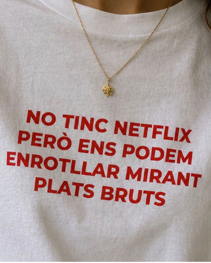 Samarreta NO TINC NETFLIX PERÒ ENS PODEM ENROTLLAR MIRANT PLATS BRUTS (unisex)