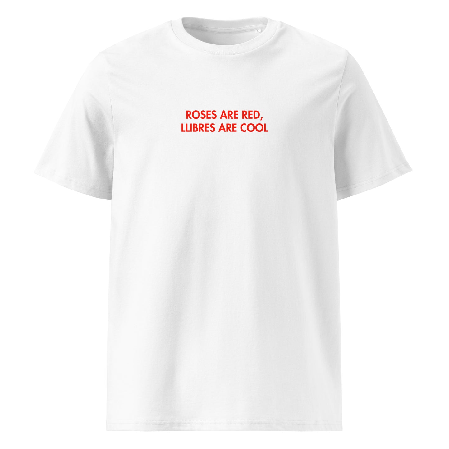 Samarreta blanca amb el text "ROSES ARE RED, LLIBRES ARE COOL" imprès en vermell, disseny minimalista i divertit de Catalan Words per celebrar Sant Jordi.
