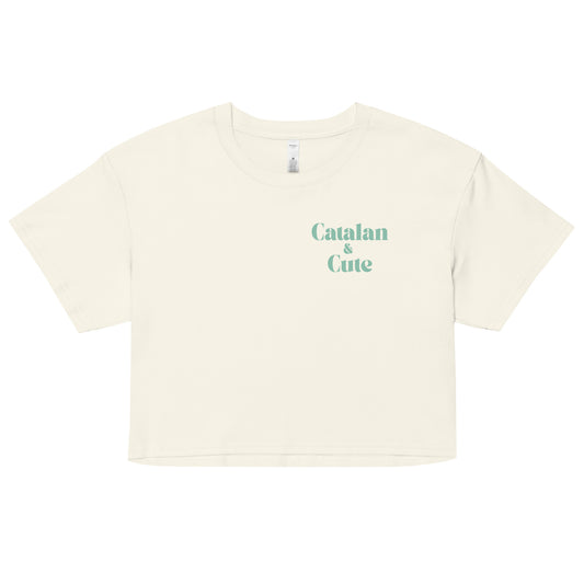 Crop top amb el text "Catalan & Cute" en tipografia arrodonida i estil minimalista, dissenyat per Catalan Words.
